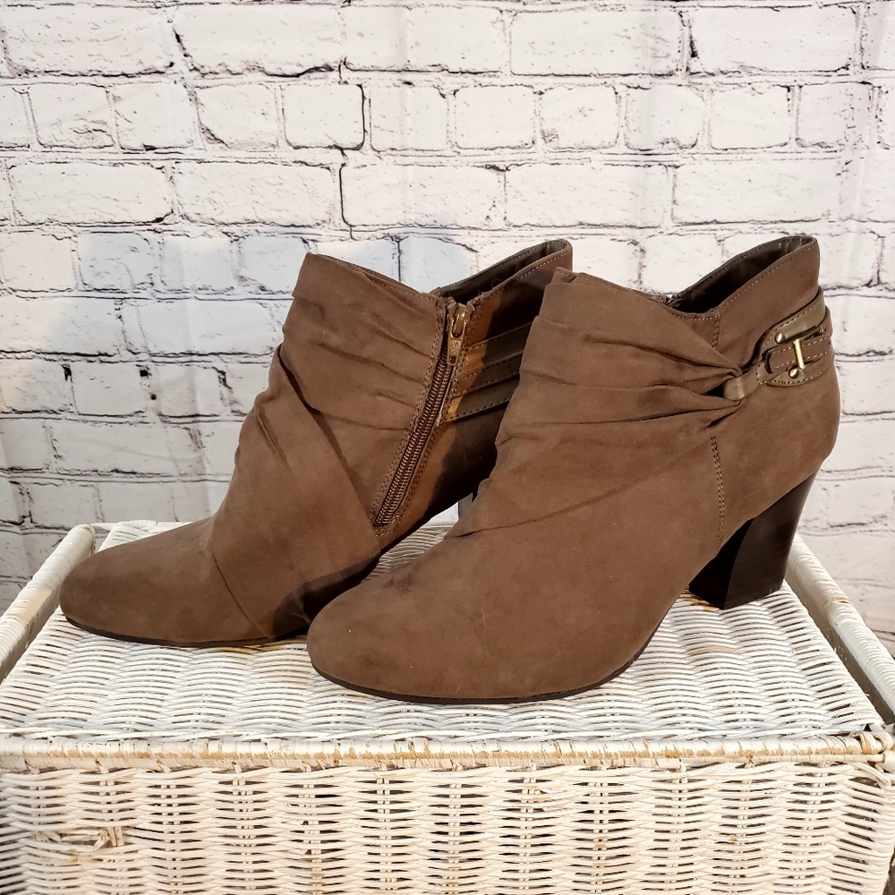 Laura Ashley Mushroom Brown LA- GRAND Ankle Booties Faux Suede Size 11M